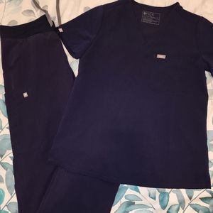 LADIES FIGS NAVY SCRUB SET SZ SM CATARINA & SZ SM TALL KADE CARGO STYLE SCRUBS